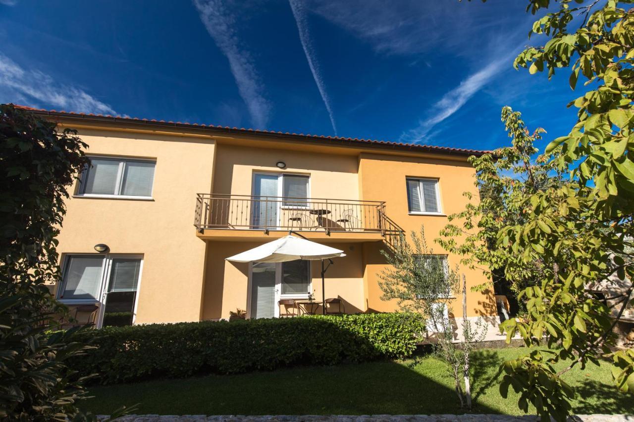 Apartmani Laura Krk Krk Town Exterior photo