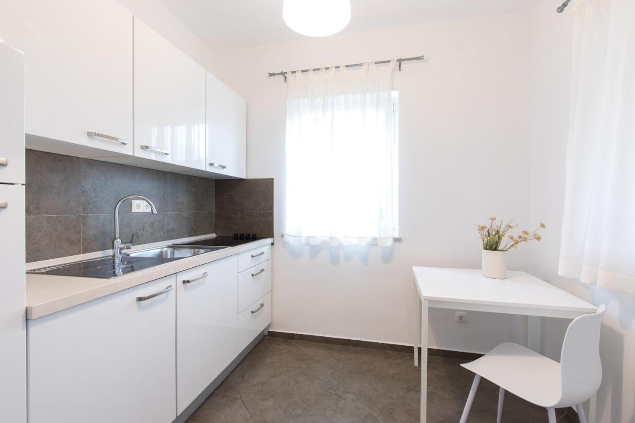 Apartmani Laura Krk Krk Town Exterior photo